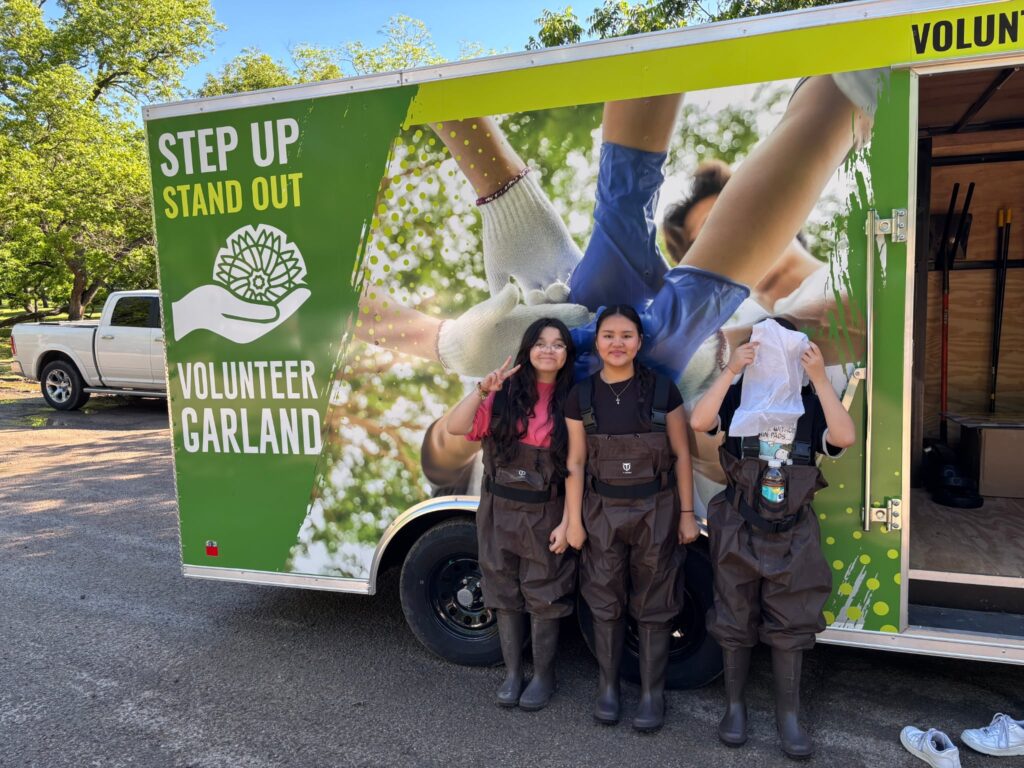 Volunteer Garland volunteers